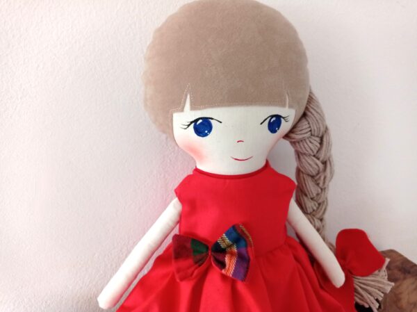 Krpena lutka Ići Mići handmade pletenica crvena haljina svečana